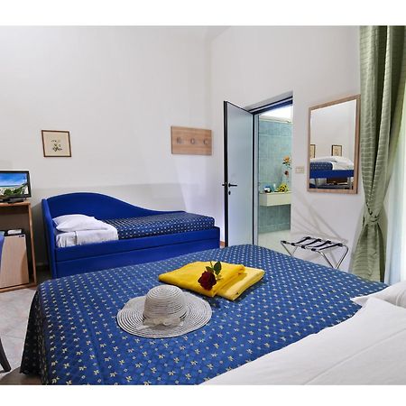 Hotel Losanna Gabicce Mare Bagian luar foto