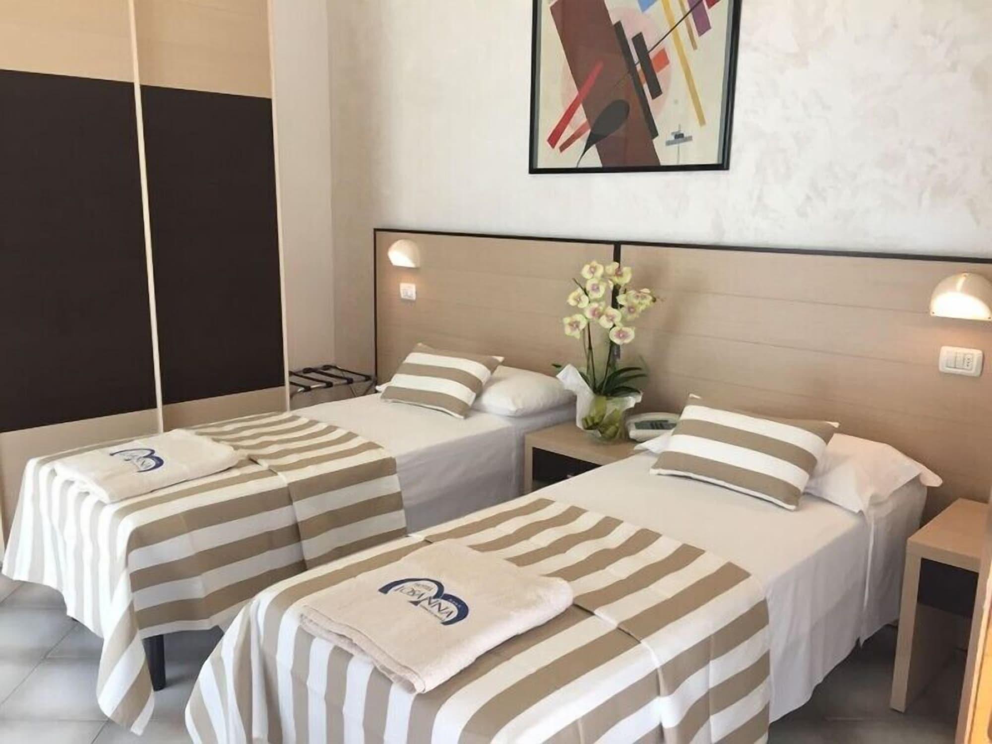 Hotel Losanna Gabicce Mare Bagian luar foto