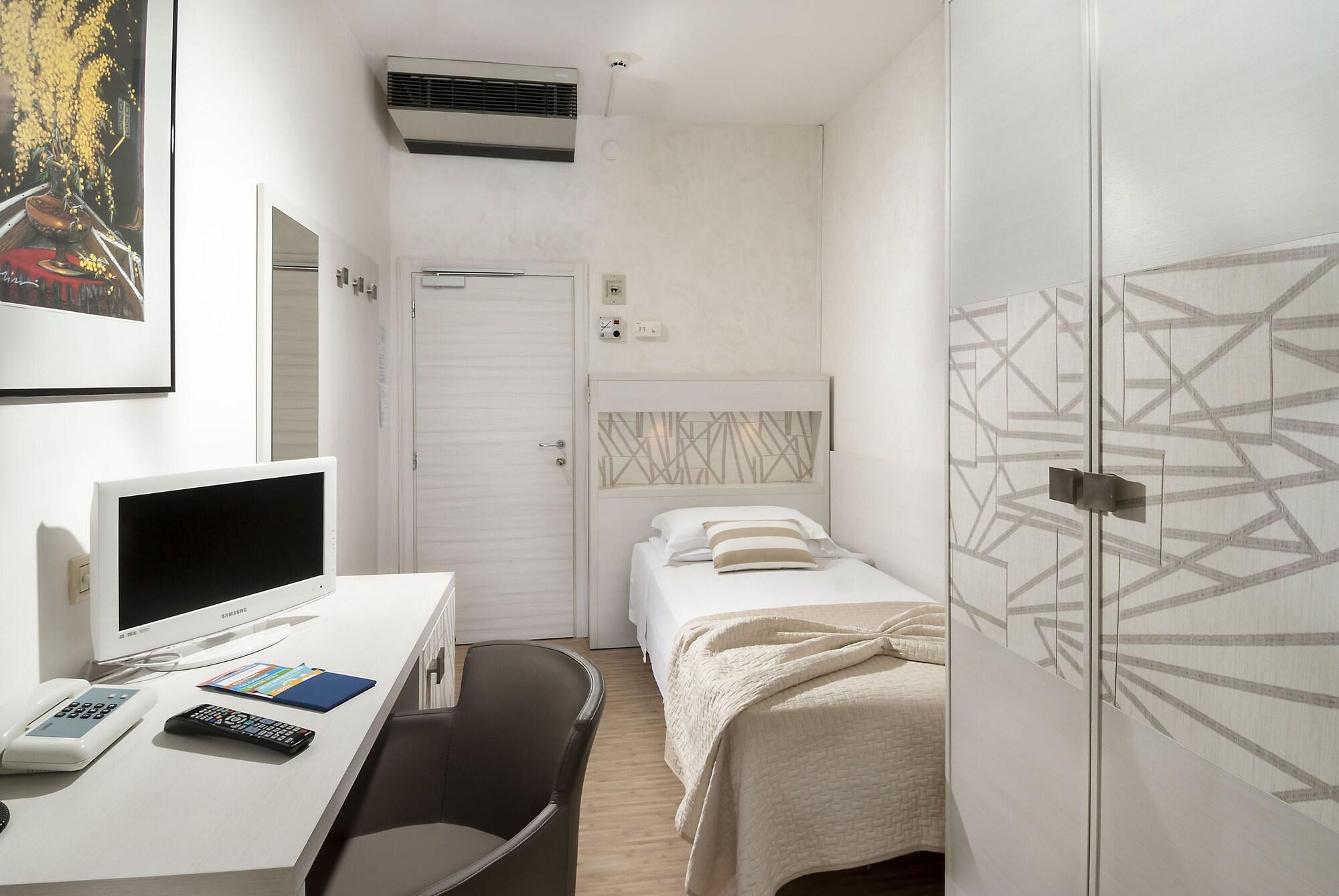 Hotel Losanna Gabicce Mare Bagian luar foto