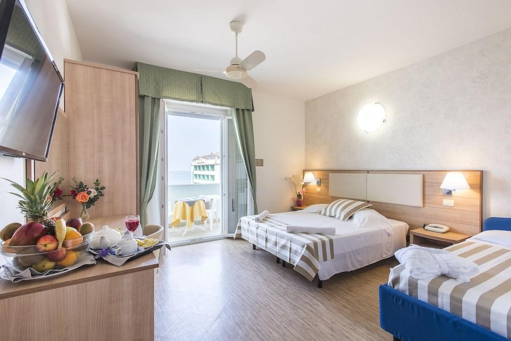Hotel Losanna Gabicce Mare Bagian luar foto
