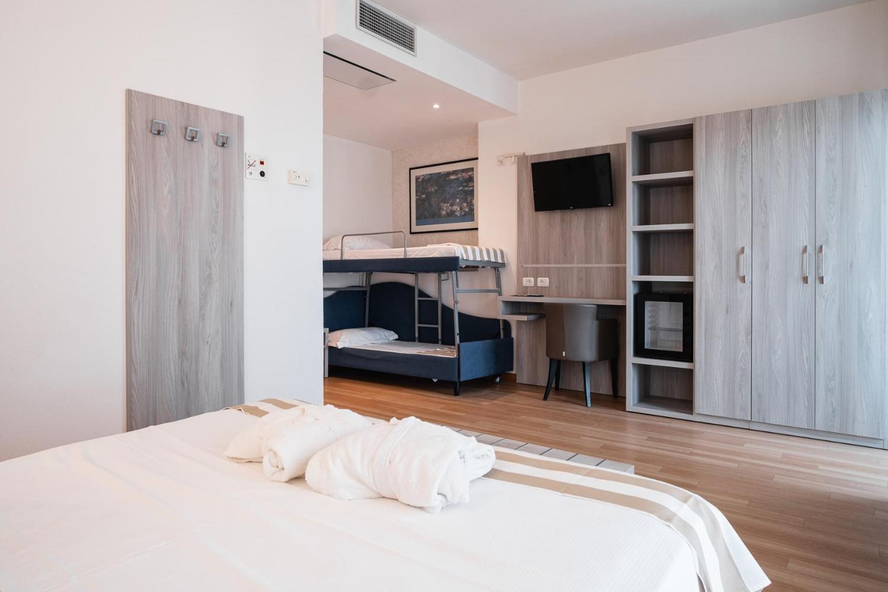Hotel Losanna Gabicce Mare Bagian luar foto
