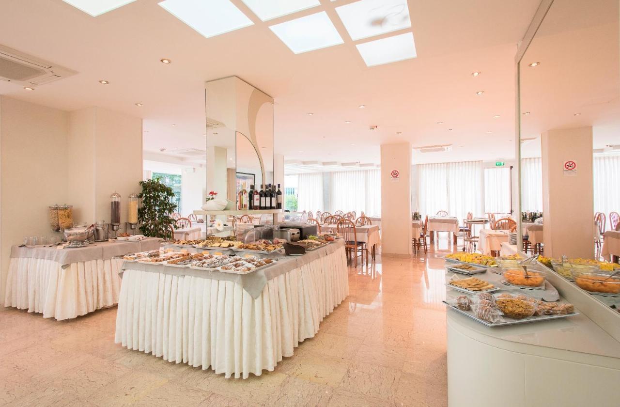 Hotel Losanna Gabicce Mare Bagian luar foto